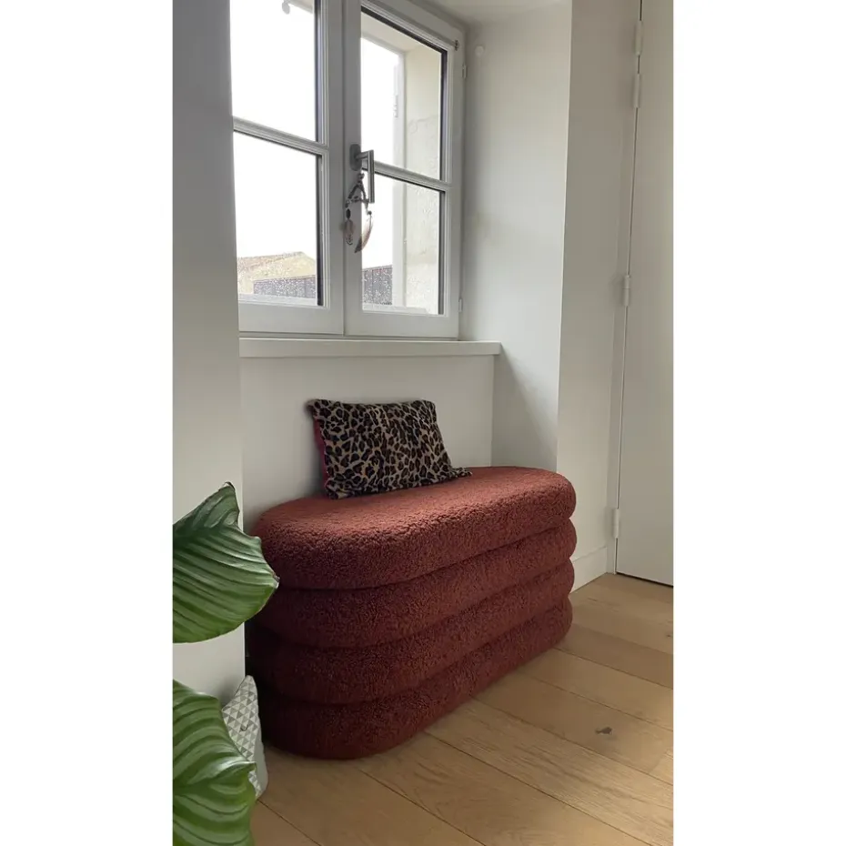 Bank met opbergruimte in terracotta lussen