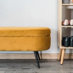 Bank van metaal en geel mosterdfluweel