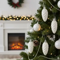 Christmas goods Kersthangers - 6x - dennenappels - wit - 9 cm