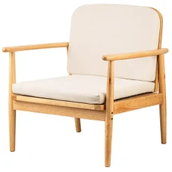 Fauteuil van massief hout en beige stof