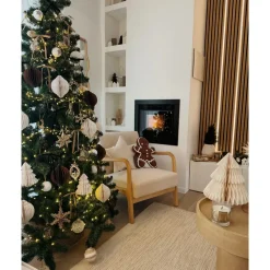 Fauteuil van massief hout en beige stof