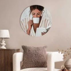 Glasschilderij Ochtendkoffie met een Boek II - Ø 50cm - Beige