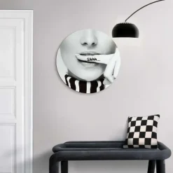 Glasschilderij Shhh.. - Ø 50cm - Zwart-Wit