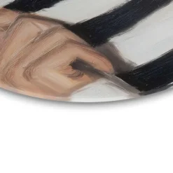 Glasschilderij Verstopt achter de trui - Ø 70cm - Zwart-Wit