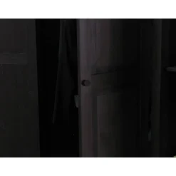 Hioshop Bruine 3-deurs kledingkast Rico