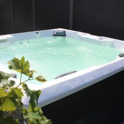HOME DELUXE Outdoor Whirlpool STREAM BIG Met trap en thermische afdekking