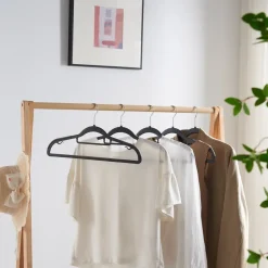 Kunststof kledinghangers - Set van 20 - antislip - met broeklat - Zwart