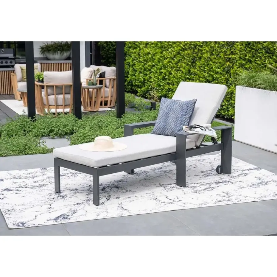 Levanto ligbed - carbon black - valley sand