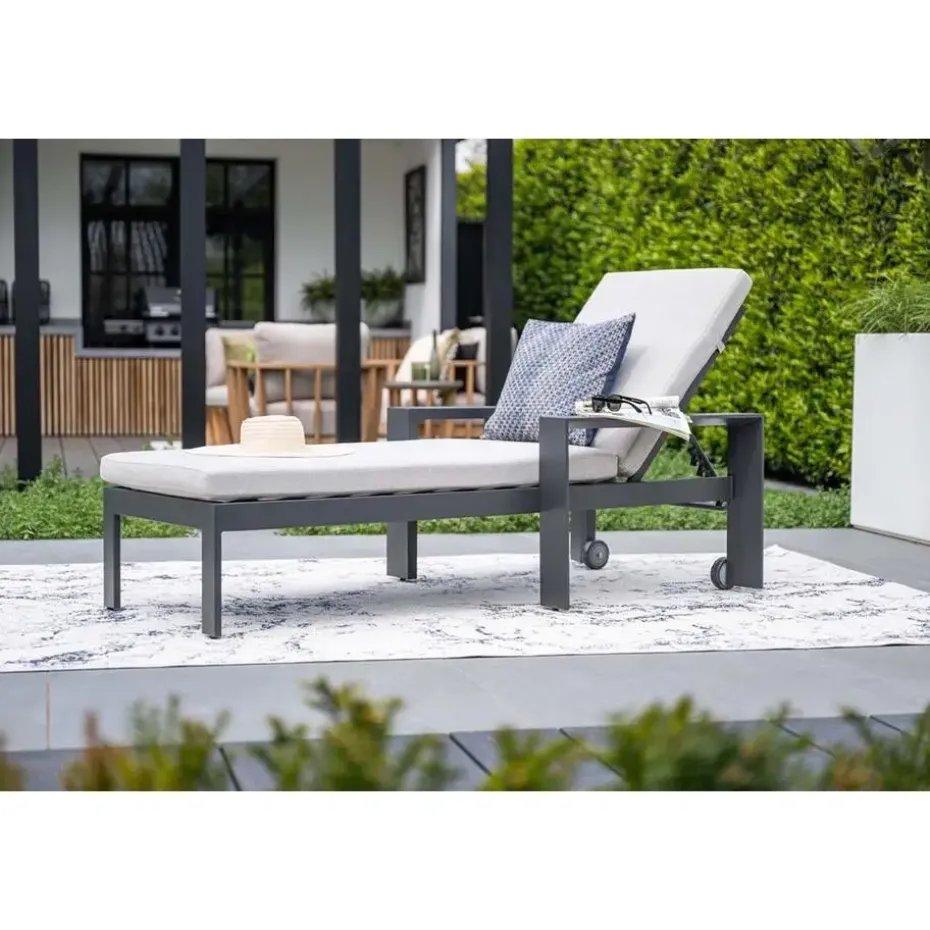 Levanto ligbed - carbon black - valley sand