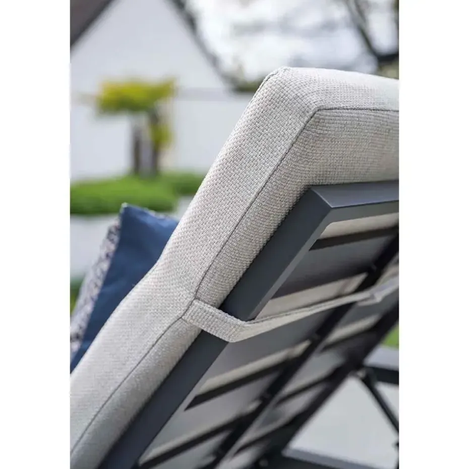 Levanto ligbed - carbon black - valley sand