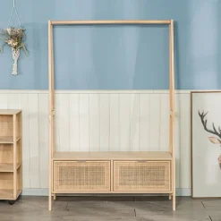 Massief houten kledingrek met rieten zitting