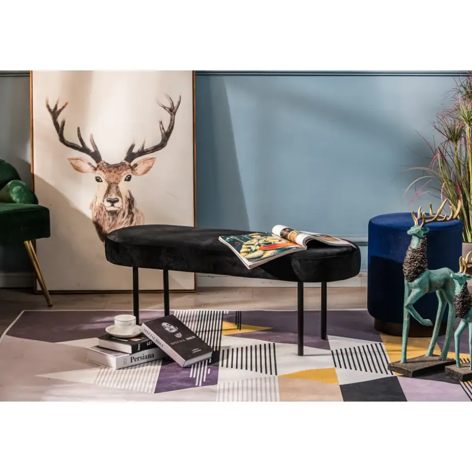 Metalen bank met zwarte fluwelen bekleding