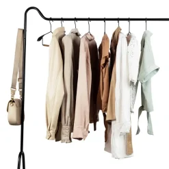 QUVIO Kledingrek met schoenen opbergruimte - Metaal - Zwart