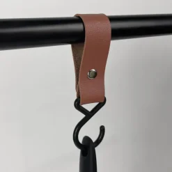 QUVIO ophanghaak met leren bandje - Bruin