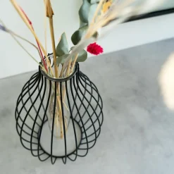 QUVIO Vaasje met metalen spijlen - Zwart