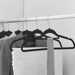 Set van 50 kleerhangers - Fluweel - Anti-slip - Kapstokken met Broeklat - Zwart