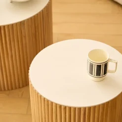 Set van 2 ronde salontafels van massief hout met opbergruimte