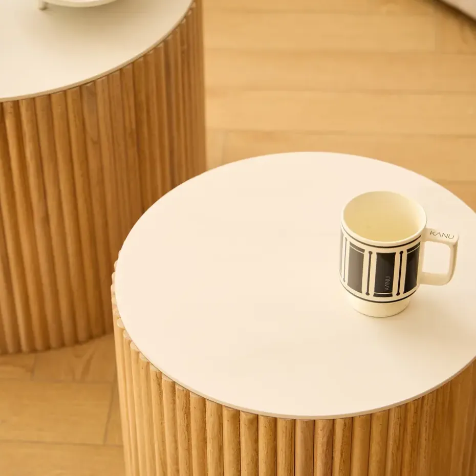 Set van 2 ronde salontafels van massief hout met opbergruimte