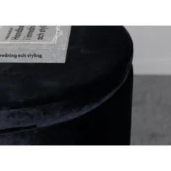 Svea - Blaze poef - velvet - zwart